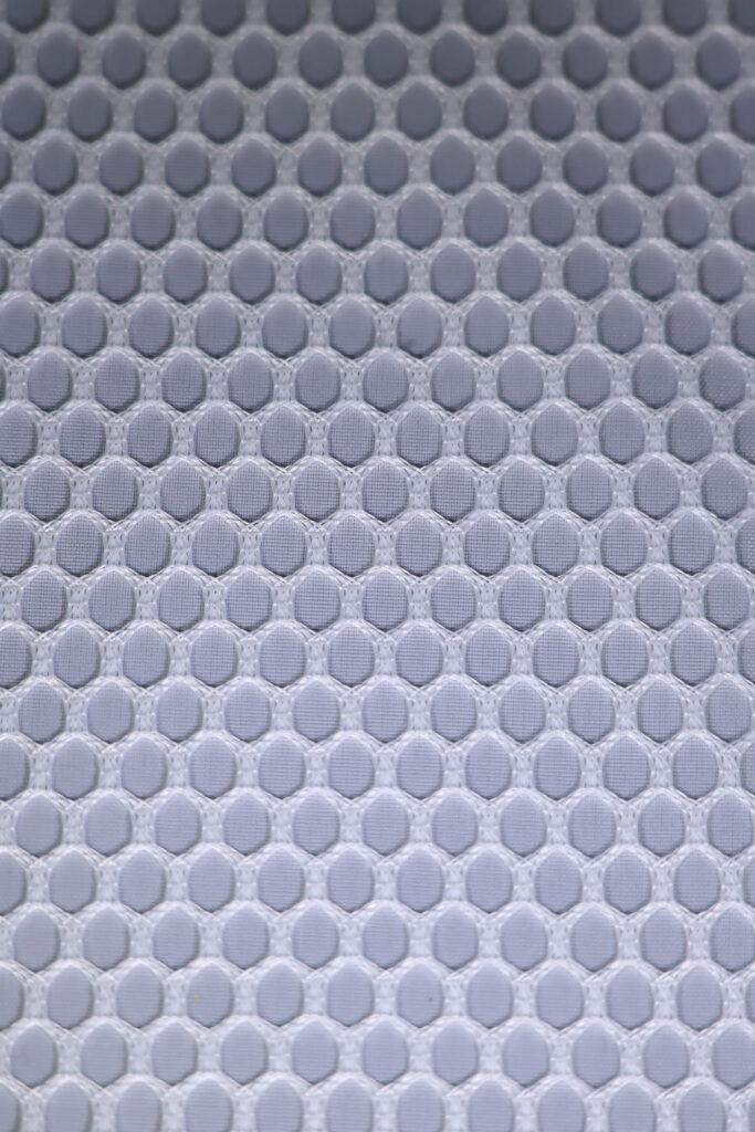 425