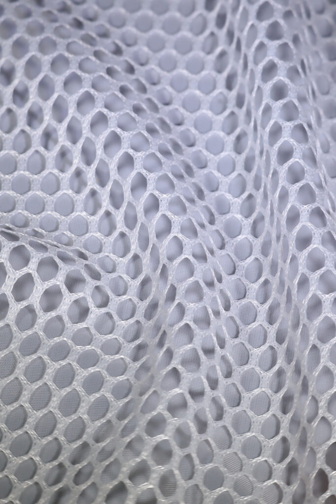 425