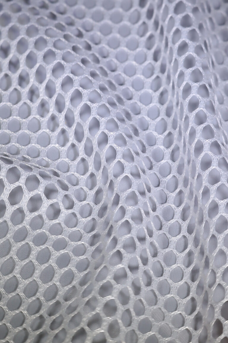 425